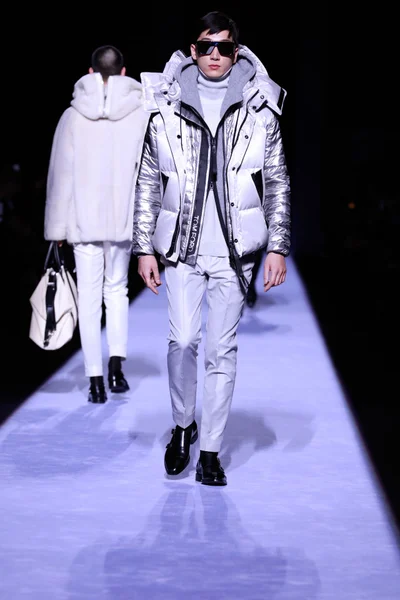 Look 29